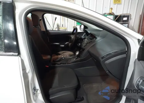 2015 Ford Focus Se z USA, uszkodzony, nr VIN 1FADP3F24FL230113